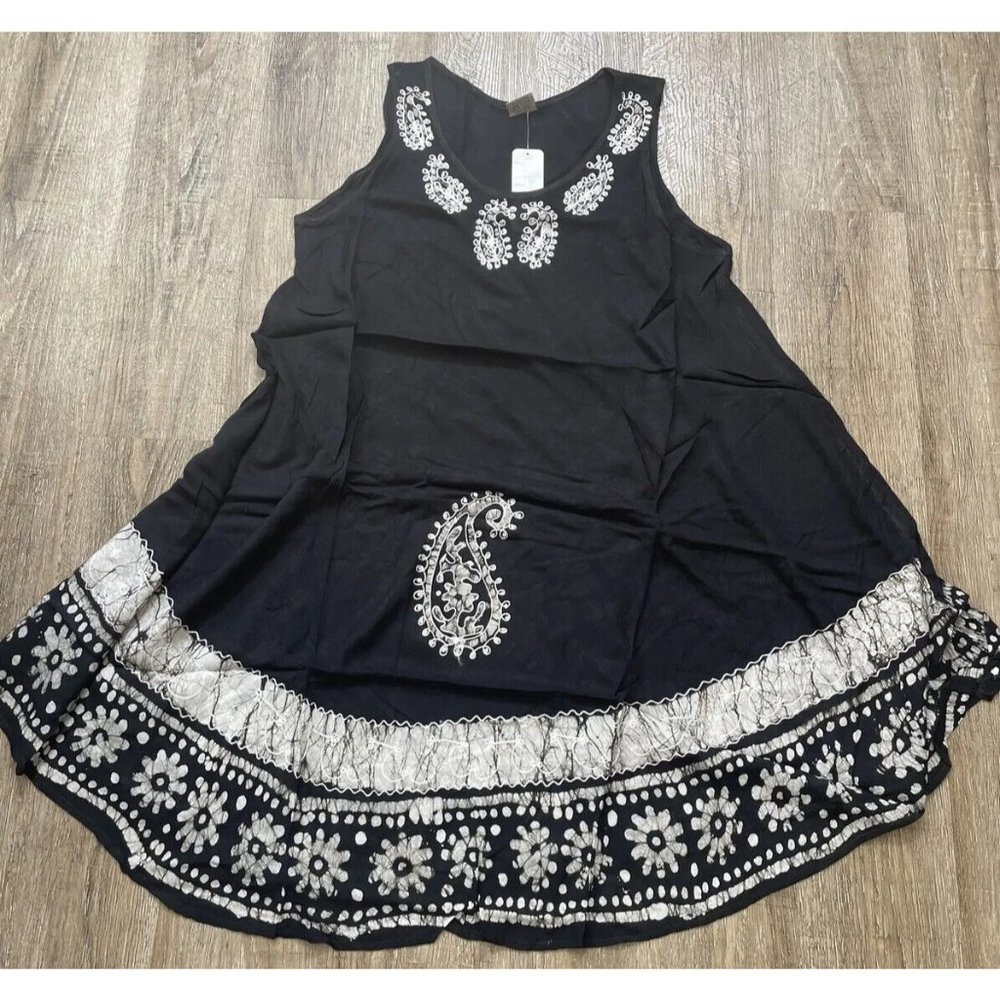 Traditional Womens Sleeveless Batik Umbrella Dress Black White Free Size